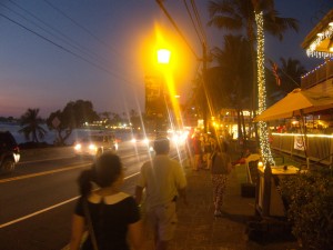 Evening in Kona shopping area